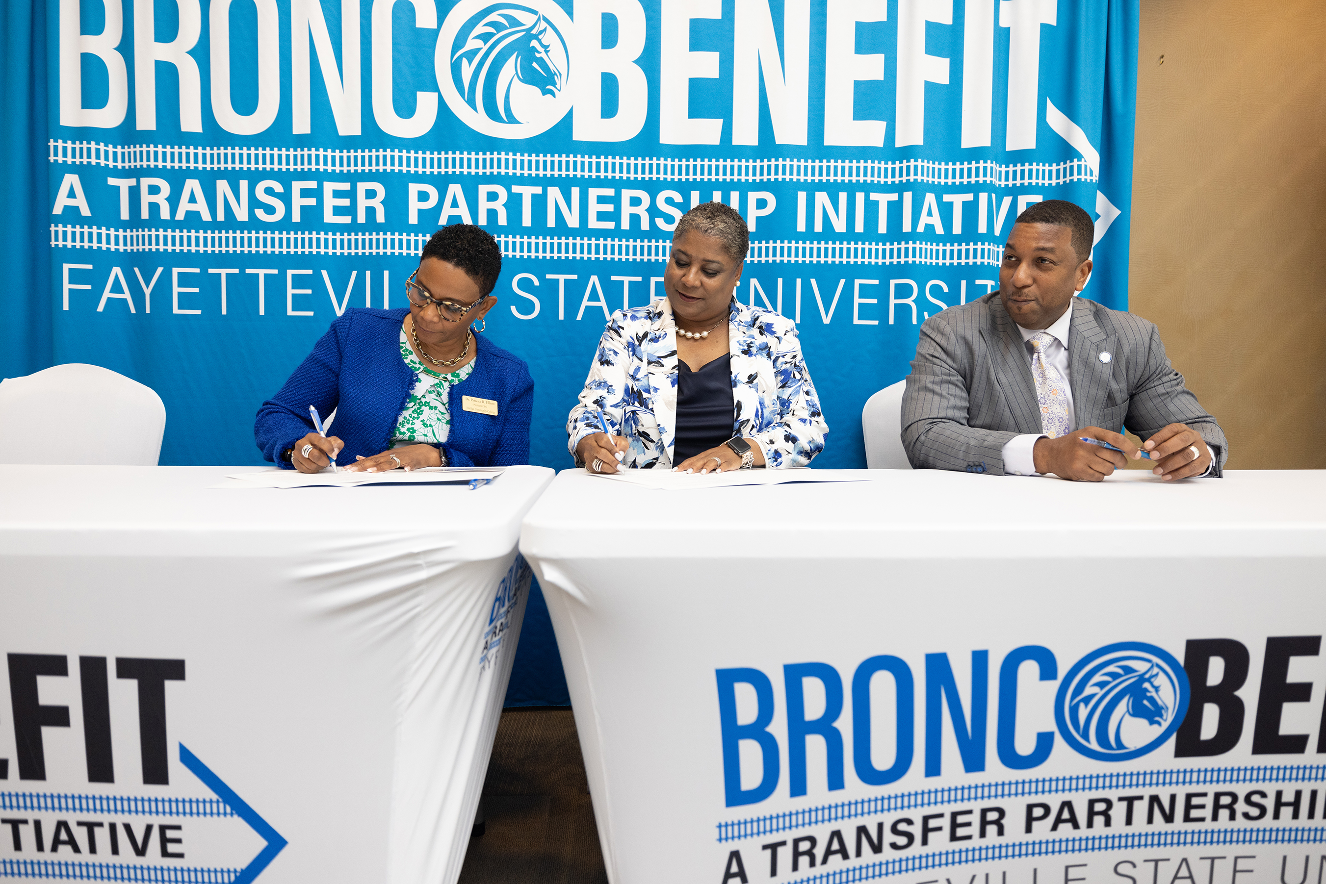 Chancellor Allison and Provost Leach signing agreement