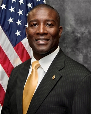 Roberto E. Bryan Jr.