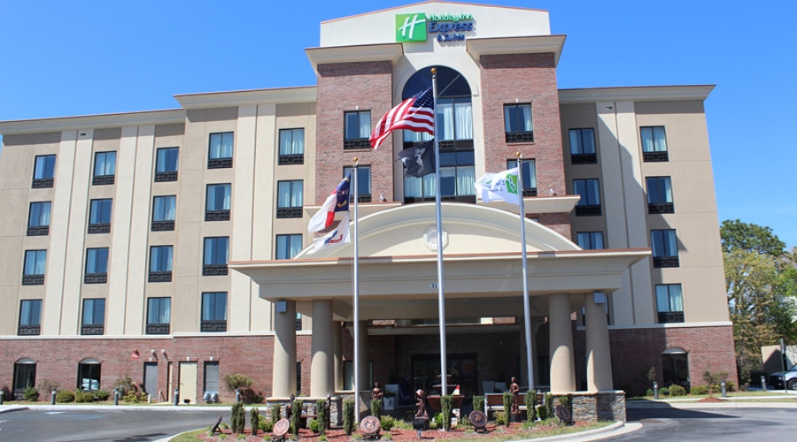 Exterior shot of Holiday Inn Express hotel.