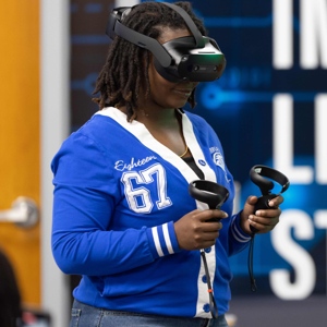A student in the immersive studio using VR