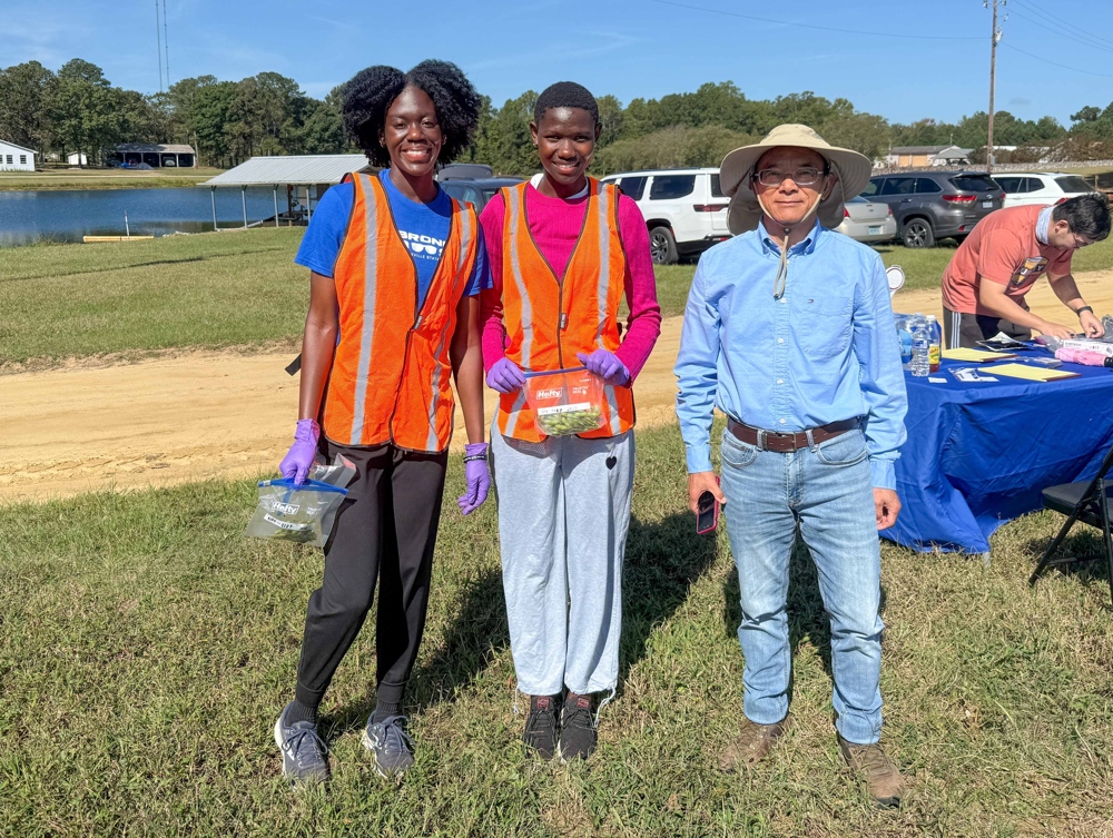 A closeup of FSU Biology students.